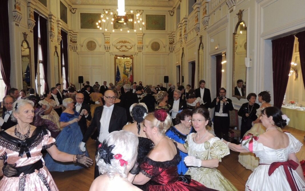 Agenda de nos bals costumés d&rsquo;automne ! Hôtel de la Marine Paris
