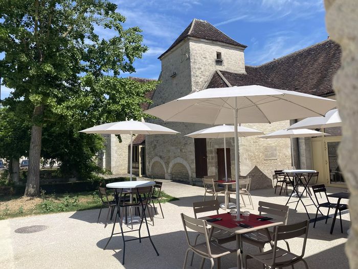 Ambiance pique-nique et bar à jeux à la Cité de Chablis, Cité des Climats et vins de Bourgogne, Chablis