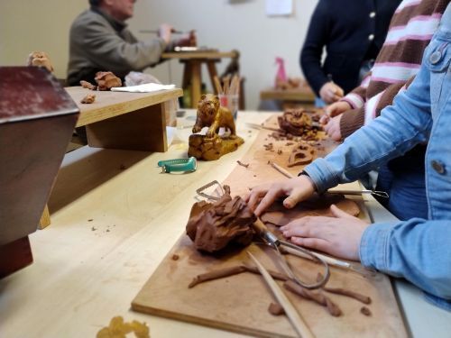 Animation jeune public : sensibilisation aux Métiers d'art Association L'Outil en Main Saint-Cyr Le Vaudreuil