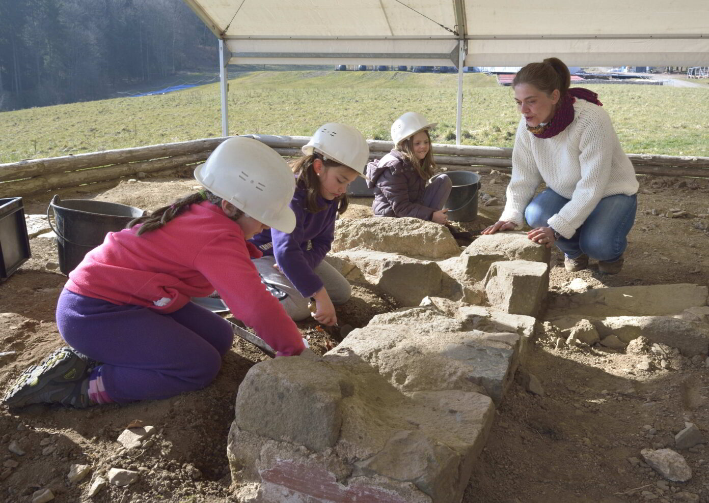Atelier archéo à Bibracte Site archéologique de Bibracte Saint-Léger-sous-Beuvray