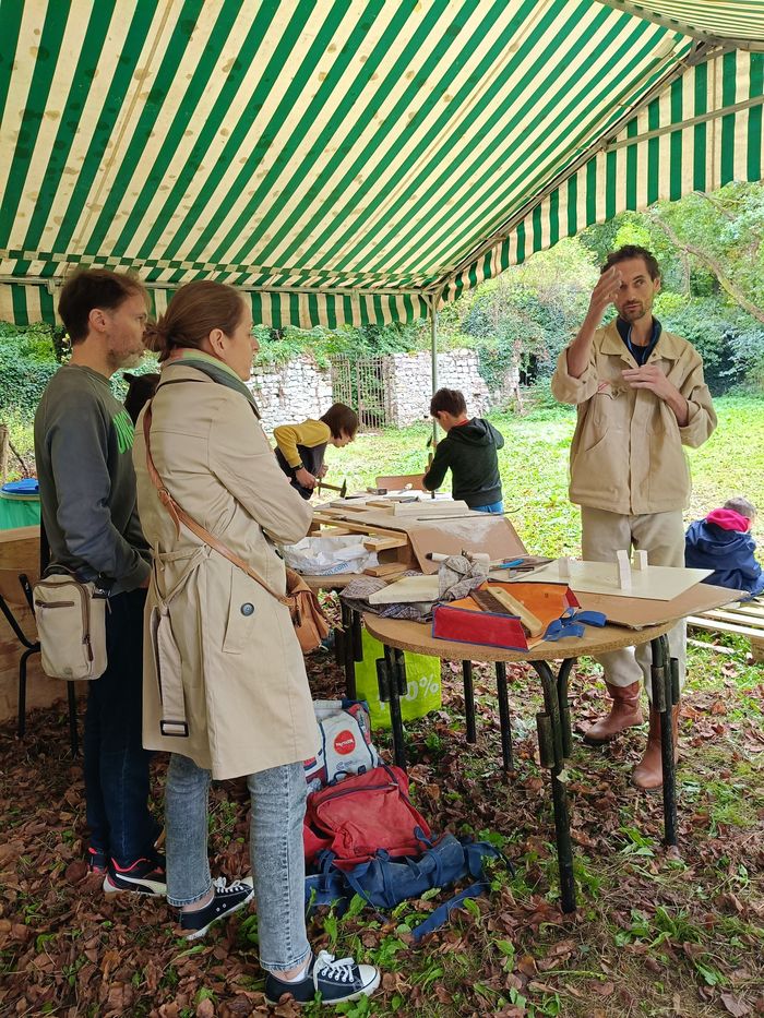 Atelier ce charpentier, atelier de stuc pierre, atelier de taille de pierre, Prieuré des Moulineaux – Poigny-la-Forêt, Poigny-la-Forêt