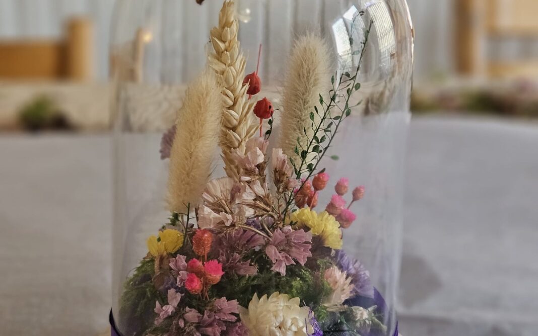Atelier cloche de fleurs séchées bio en duo adulte-enfant WoMa Paris