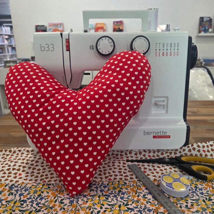 Atelier Couture – Octobre rose « fabrication de coussins coeurs », Bibliothèque Grand Parc, Bordeaux