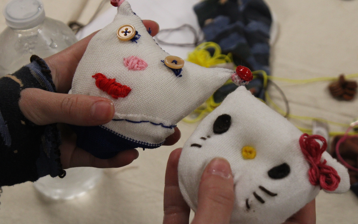 Atelier enfant – Peluche en chaussettes L&rsquo;Atelier de la Ressourcerie Créative Paris
