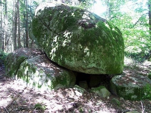 Au pays du granite bleu Cimetière de Vêtre-sur-Anzon Vêtre-sur-Anzon