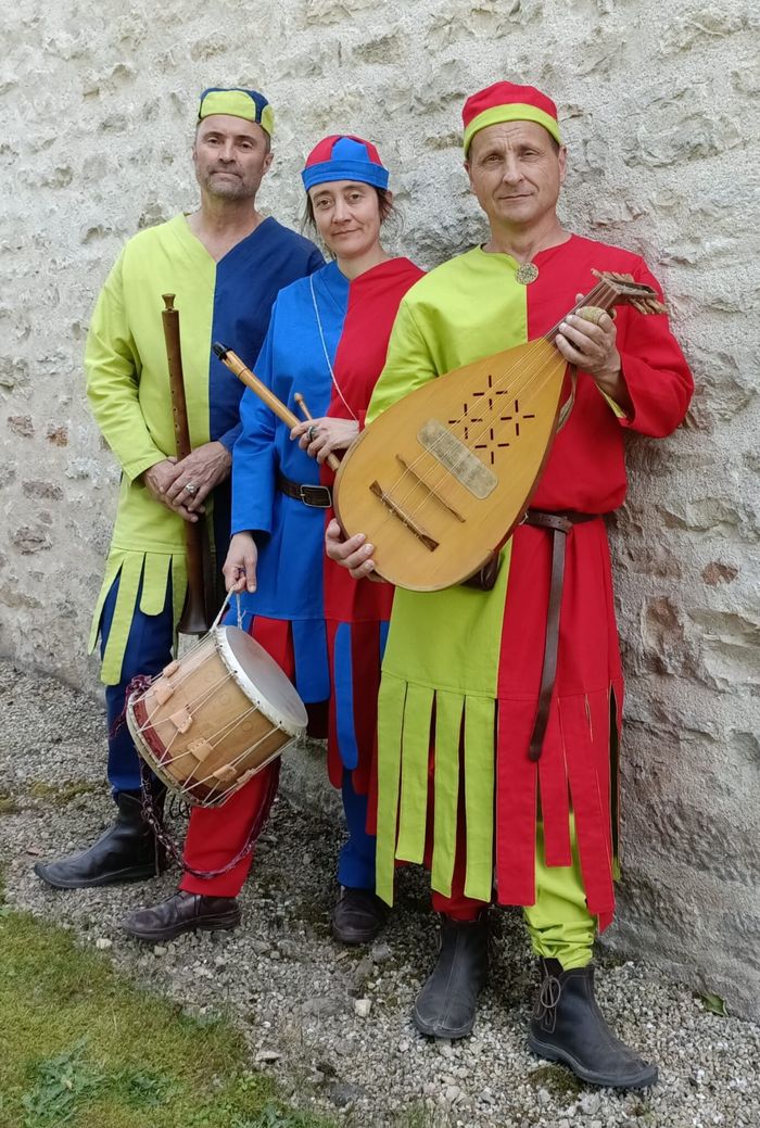 Au rythme des musiques médiévales au château d&rsquo;Ambérieux en Dombes, Château médiéval, Ambérieux-en-Dombes