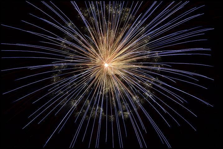 Bal et feux d’artifice à Levet Levet