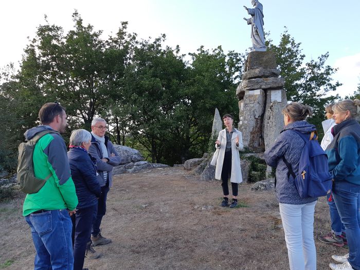 Balade nature à la découverte des secrets de la Pierre branlante La Tour