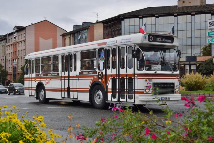 Circulation d’autobus historiques sur le réseau Tisséo, Toulouse – allées Paul Sabatier (Grand Rond), Toulouse