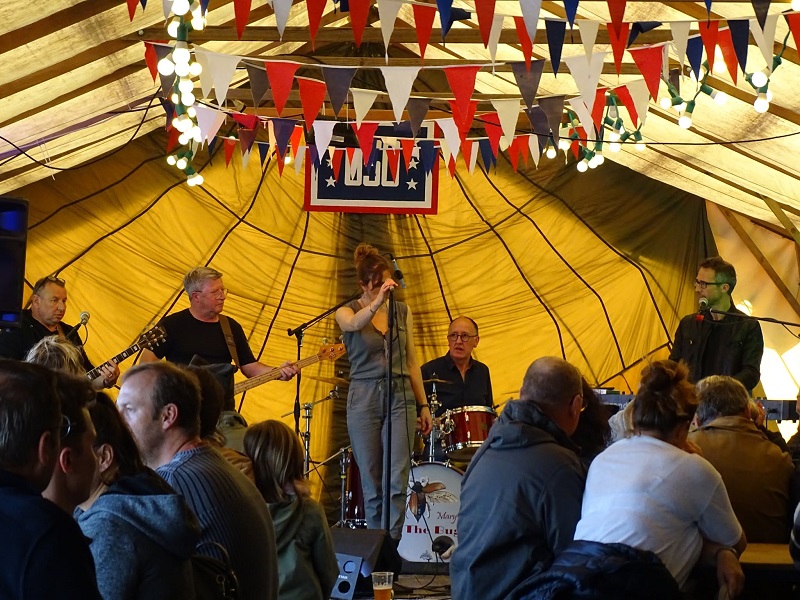 Concert de Mary and The Bugs Sainte-Marie-du-Mont