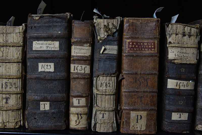Dans les coulisses des livres anciens de la médiathèque  Chaumont