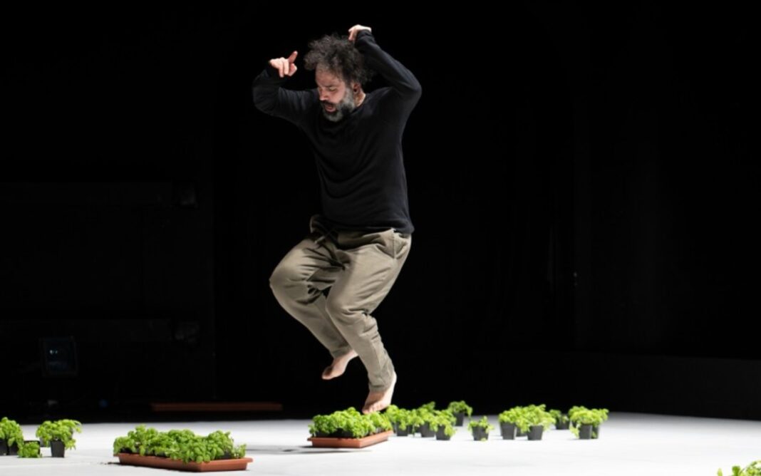 « Danser c’est pas pour nous » d’Omar Rajeh / Maqamat Centre Wallonie-Bruxelles Paris