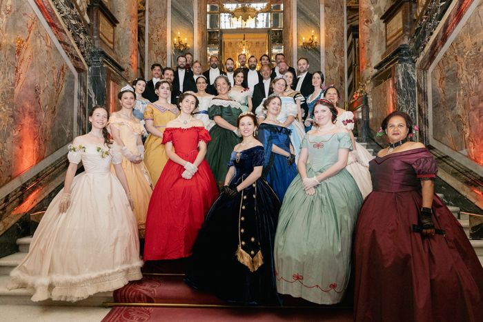 Déambulations costumées et démonstrations de danse, Château de Compiègne, Compiègne
