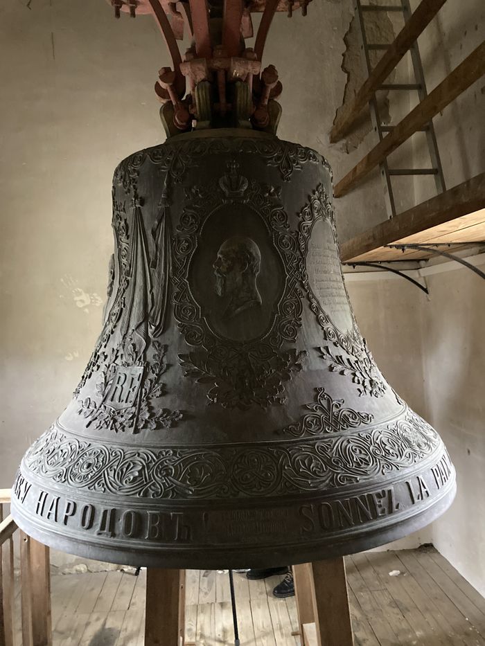 Découverte d&rsquo;une cloche russe, offerte par le tsar Nicolas II, dans la Vienne, Église Saint-Jean l&rsquo;Evangéliste, Châtellerault