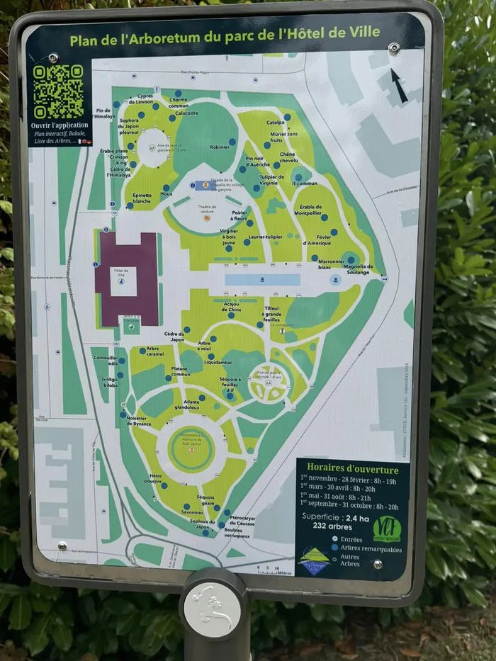 Découvrez le jardin de l&rsquo;Hôtel de Ville, son arboretum avec tablette numérique, Hôtel de Ville, Vitry-le-François