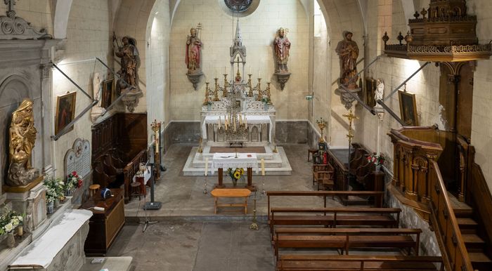 Découvrez le mobilier liturgique remarquable de cette église, Église Saint-Martin, Poilhes
