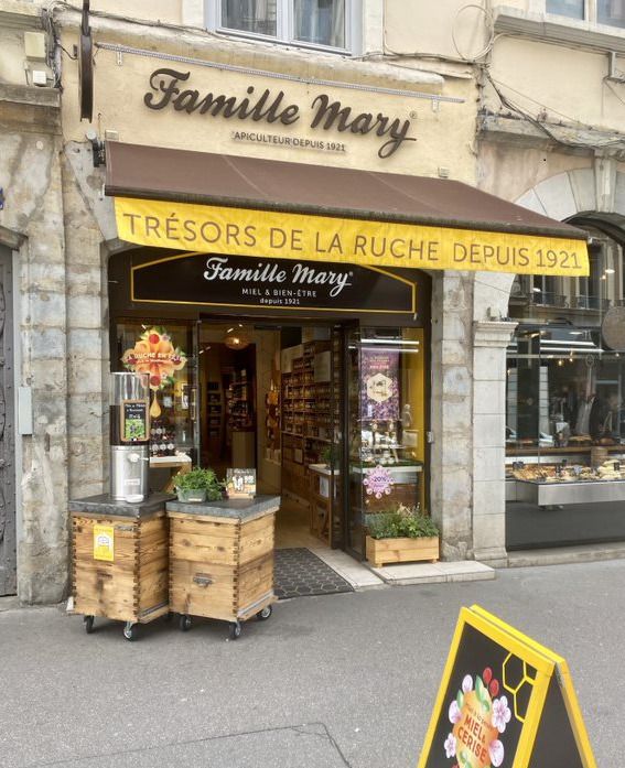 Découvrez les richesses de la ruche dans les boutiques Famille Mary, Boutique Famille Mary Lyon, Lyon