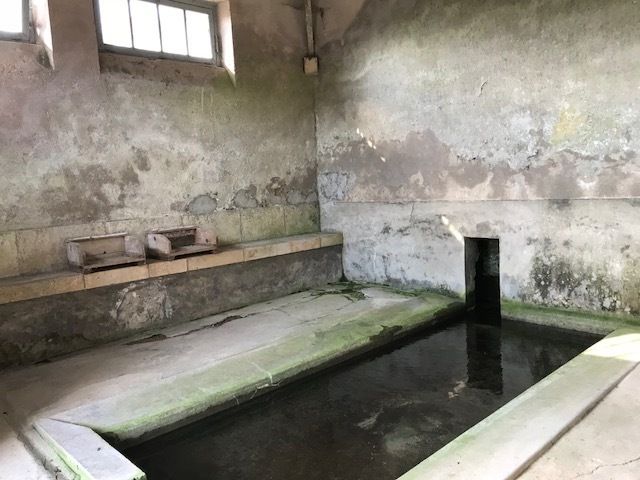 Découvrez un lavoir du XXe siècle, Lavoir, Seuzey