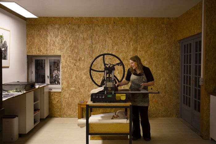 Démonstration d’impression d’une gravure taille-douce, Le Gros Atelier – Atelier de gravure taille-douce et lithographie, Châteauneuf-Val-de-Bargis