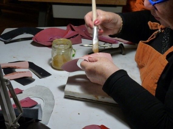 Démonstrations de fabrication de chaussures artisanales par l&rsquo;ACCRP au musée de la Chaussure, Musée de la chaussure, Romans-sur-Isère