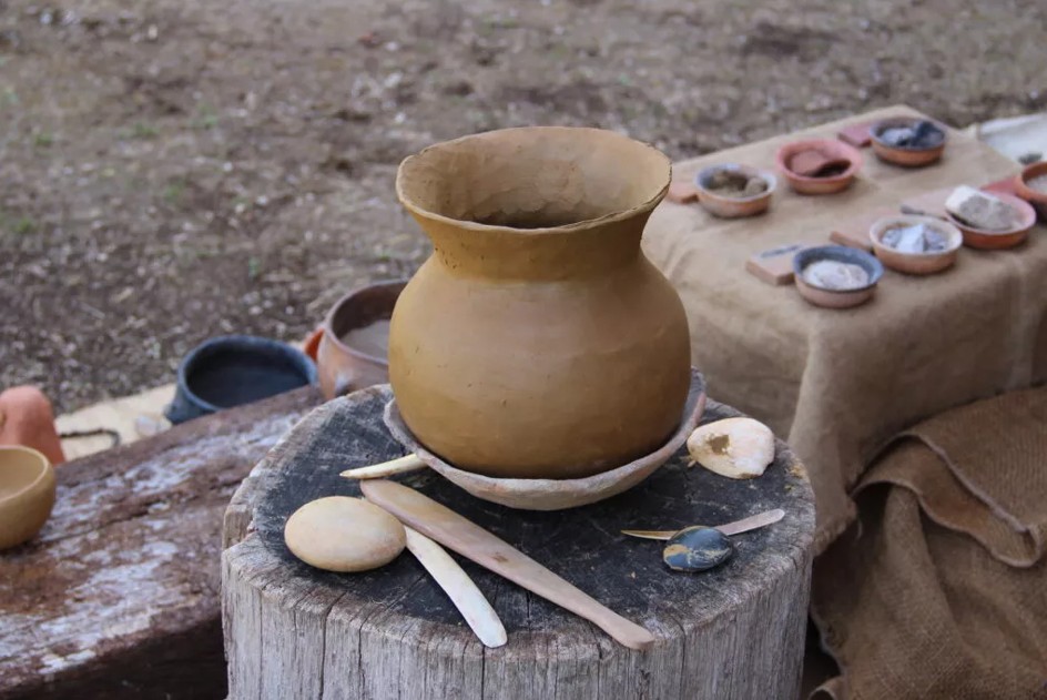 Démonstrations Les poteries néolithiques Musée des tumulus de Bougon Bougon