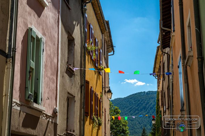 Du bâti ancien au confort d’aujourd’hui : retour d’expérience sur un projet d’auto-réhabilitation, Siège CCAPV Saint André les Alpes, Saint-André-les-Alpes