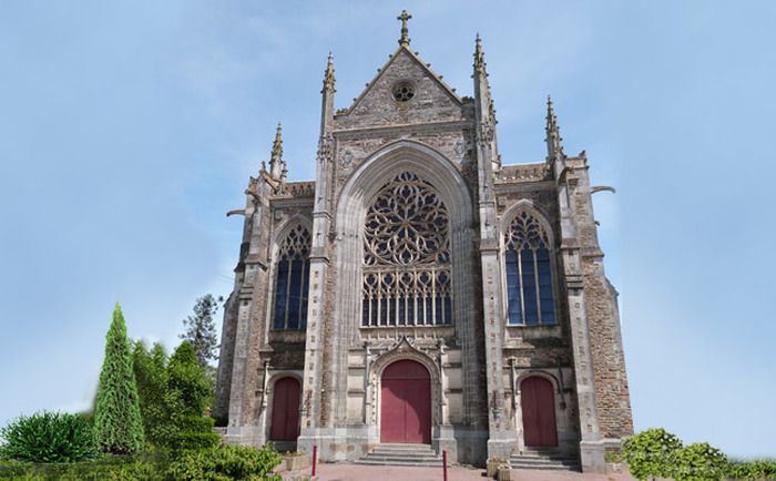 Église de Saint-Julien, la chapelle Sainte-Anne et les fontaines, Église paroissiale Saint-Julien, Saint-Julien-de-Vouvantes