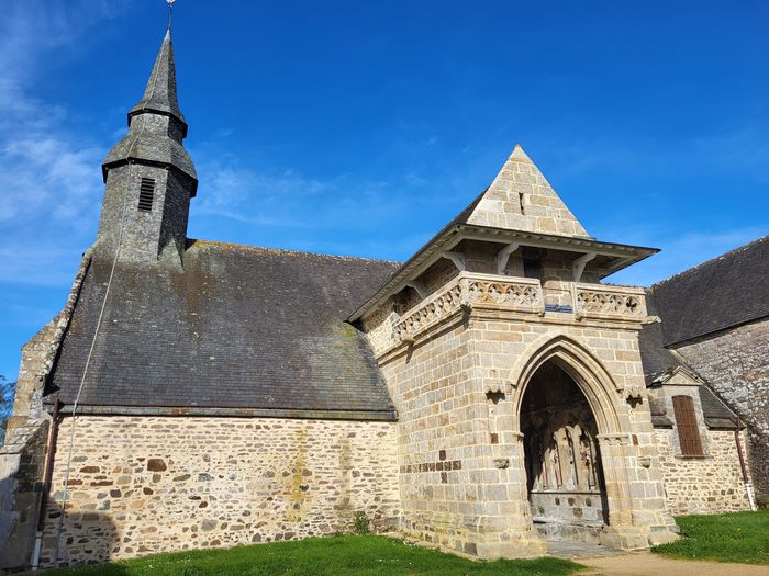 Exposition de Christine Turbet Delof (sculptures) et Bruno Charenton (peintures), Chapelle de Kermaria-an’Isquit, Plouha