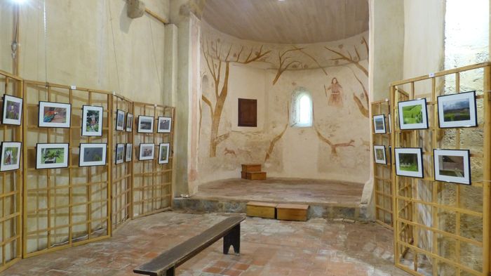 Exposition de photographies dans l'église du XIIème siècle Église Notre-Dame de l'Assomption de Beaussiet Mazerolles