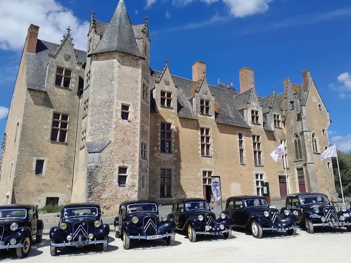 Exposition de véhicules anciens, Château de Baugé, Baugé