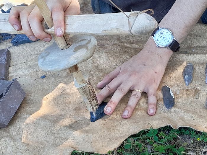 Faisons revivre les gestes du passé : le façonnage de parures en pierre de la fin du Néolithique, Espace d’aventures archéologiques du Parc des Hautes-Bruyères, Villejuif