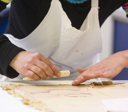 Fait main, le savoir-faire de l&rsquo;atelier restauration, Archives départementales du Morbihan, Vannes
