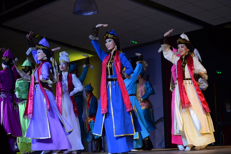 Festival de folklore salle des fêtes de villedieu Villedieu-les-Poêles-Rouffigny