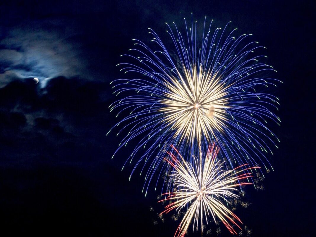 Feu d&rsquo;artifice  Hauteville-sur-Mer