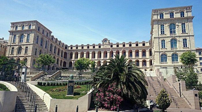 Histoire de l’Hôtel Dieu et de la rue de la République, Place de Mazeau, Marseille