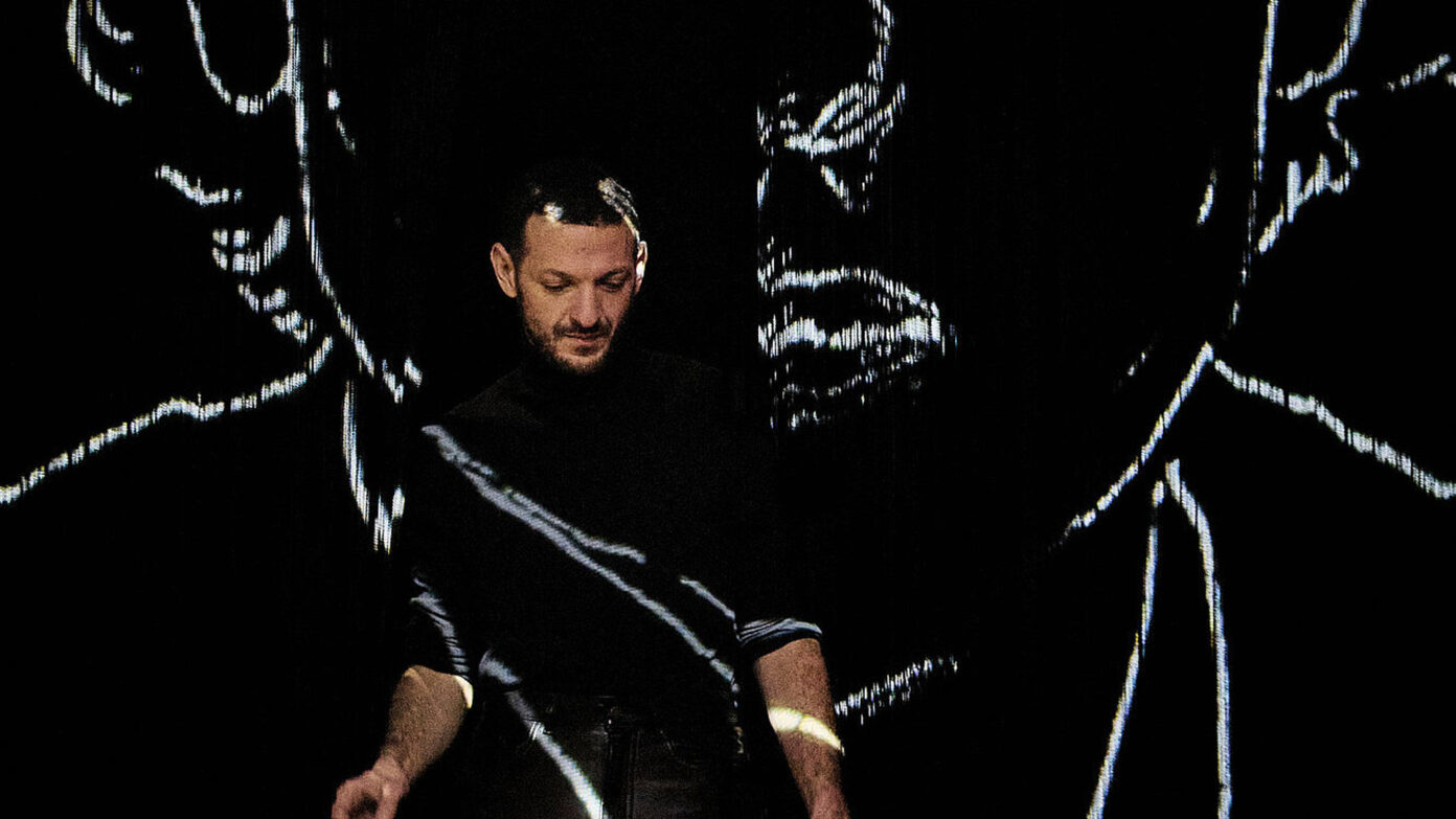 Il ne m’est jamais rien arrivé Vincent Dedienne mise en scène Johanny Bert Théâtre Quintaou Anglet