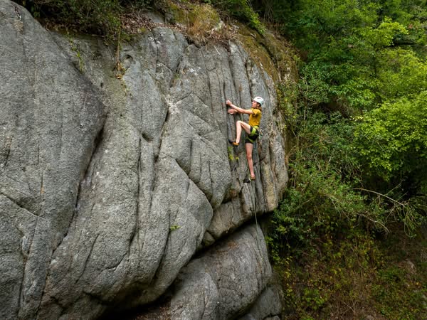 Initiation escalade aux Gorges de Narvau Parking de l’hôpital Lormes