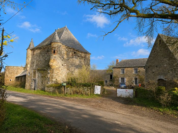 La Cour des Aulnays, Manoir La Cour des Aulnays, Challain-la-Potherie