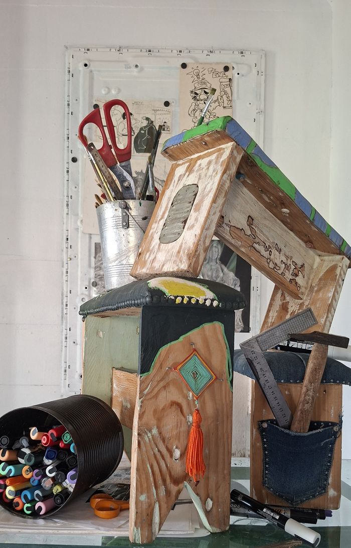 La Maison d'Artiste propose de sièger  autour du petit banc ! Maison d'Artiste 97121 Anse Bertrand Anse-Bertrand