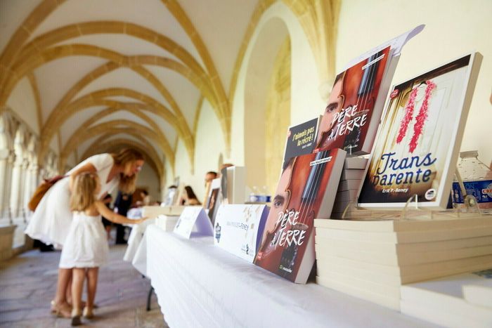 « Le Cloître aux Livres », salon des auteurs de Bourgogne-Franche-Comté, Cloître de la cathédrale Saint-Vincent de Chalon-sur-Saône, Chalon-sur-Saône
