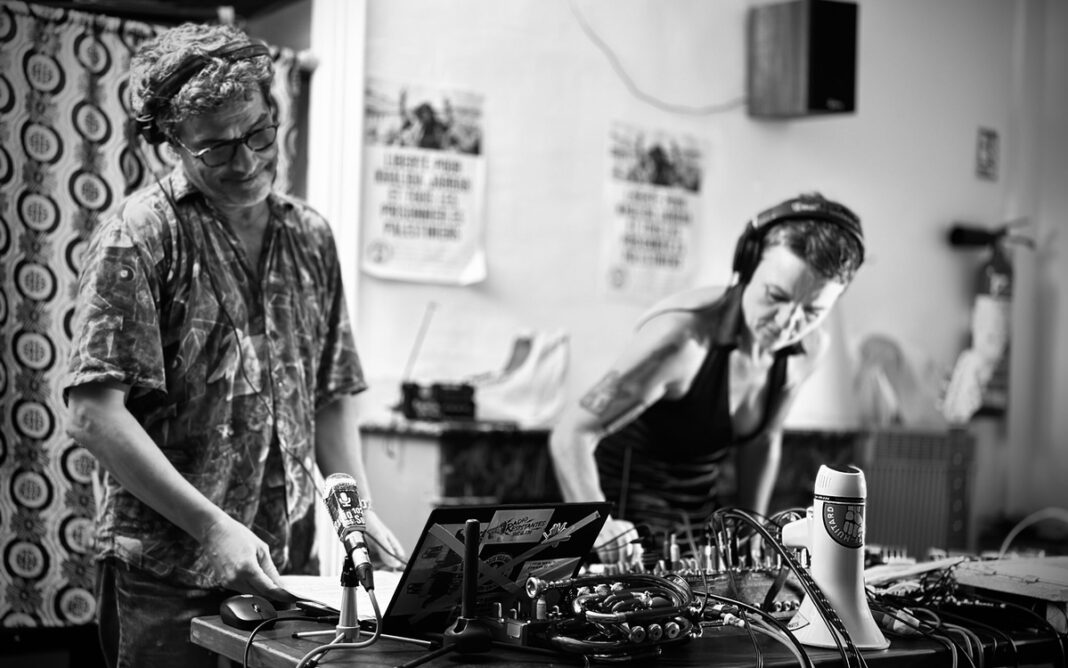 Le silence des pantoufles : duo noise radiosonique Cirque Electrique Paris