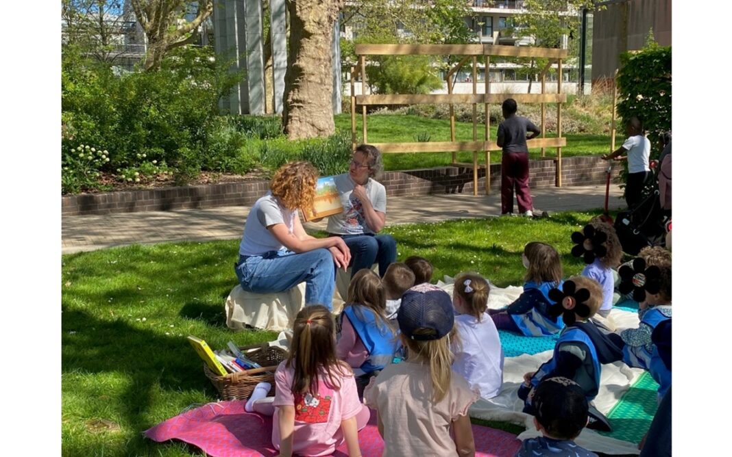 Lecture pour enfants sur la biodiversité au jardin Maison du Jardinage et du Compostage PARIS