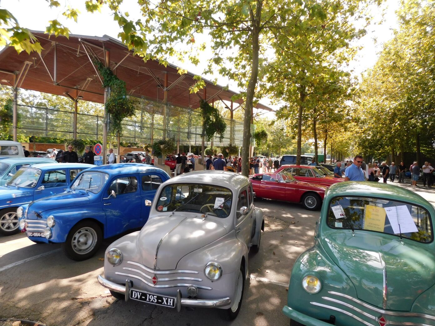 Les Rendez-vous louhannais autos-motos Place de la Charité Louhans-Châteaurenaud
