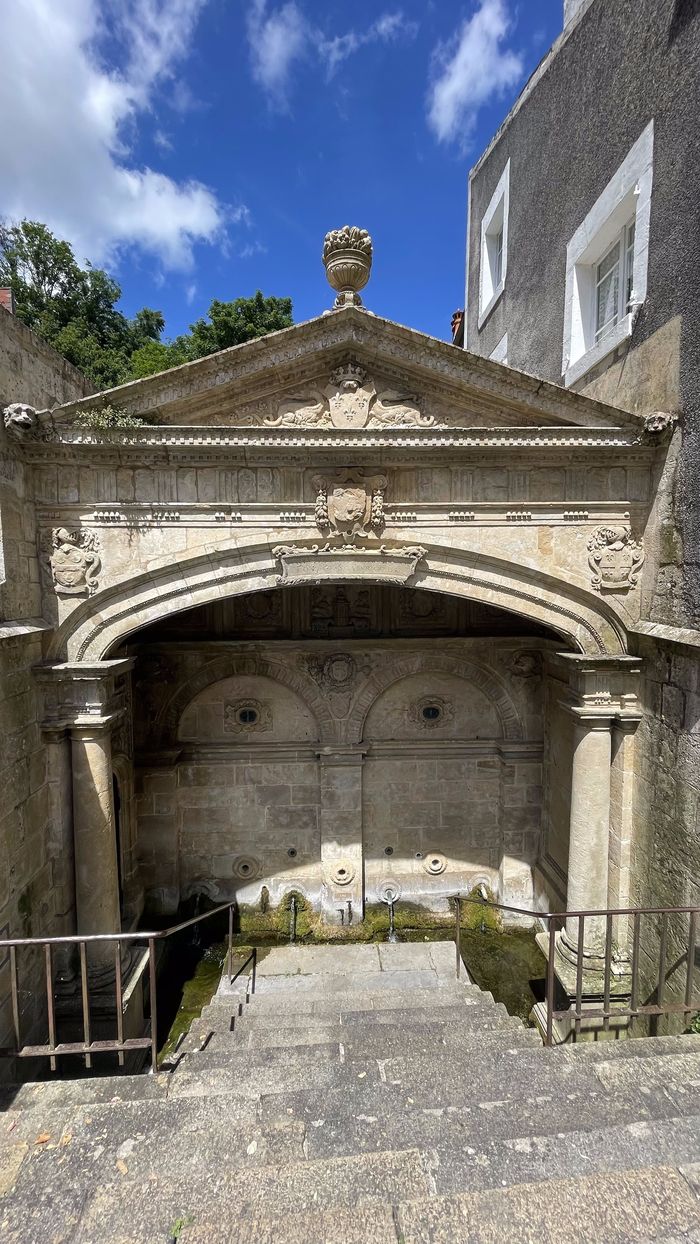 L’hôtel Gobin et la fontaine des Quatre-Tias, 6 rue du Château Féodal, Fontenay-le-Comte