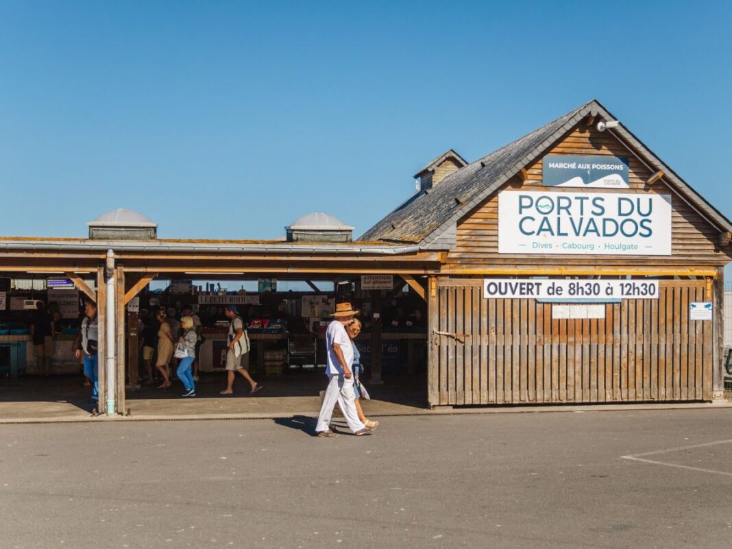 Marché aux poissons Quai Bernard Magne Dives-sur-Mer