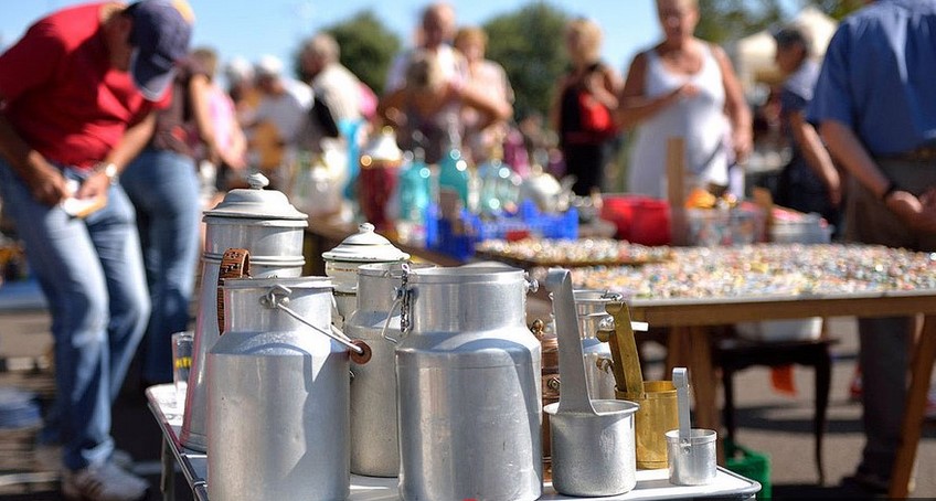 MARCHÉ AUX PUCES Lunel
