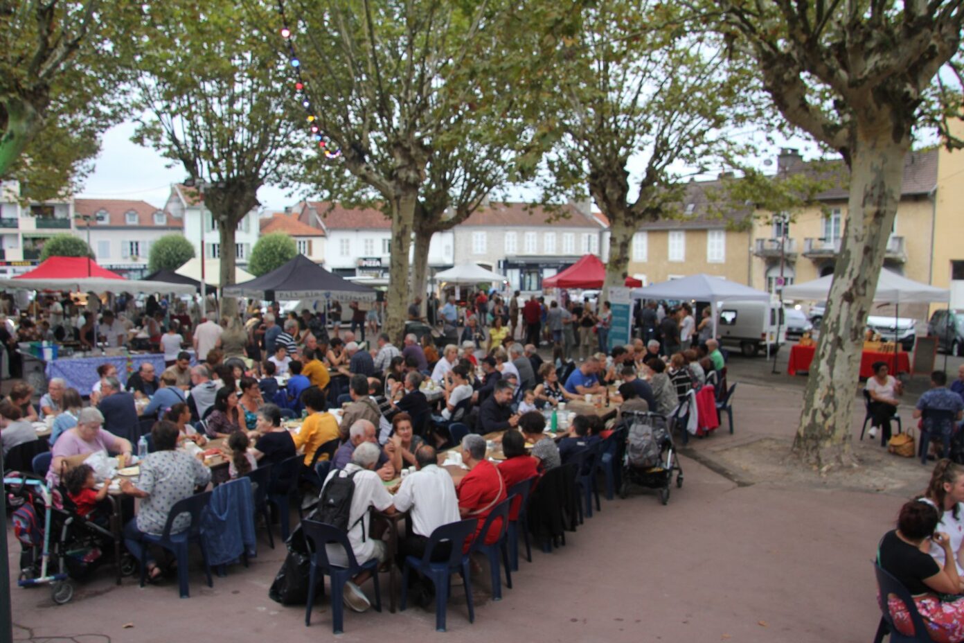 Marché des Producteurs de Pays Rue Charles de Gaulle Jurançon