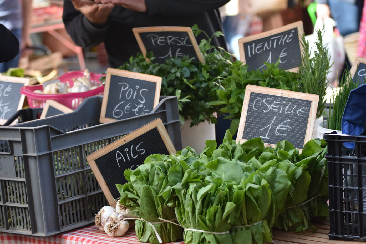 Marché d’été à Saint-Cirq Lapopie Saint-Cirq-Lapopie