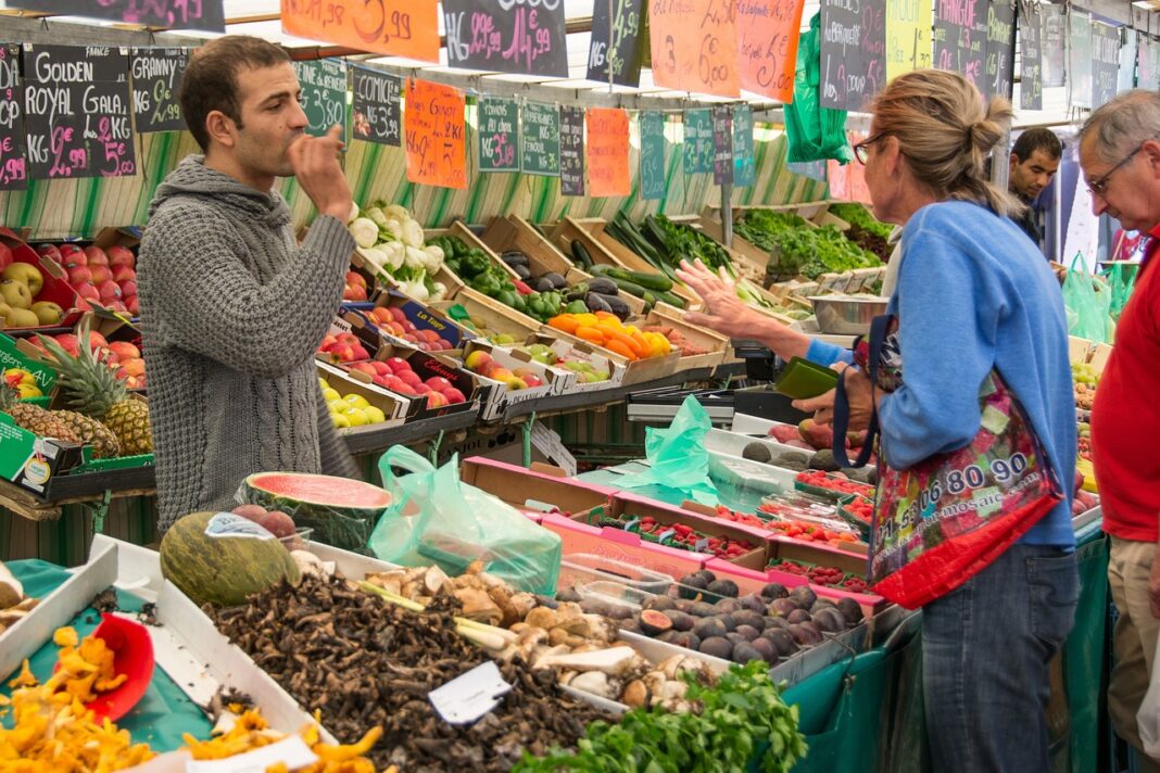 Marché hebdomadaire de Luzy Luzy