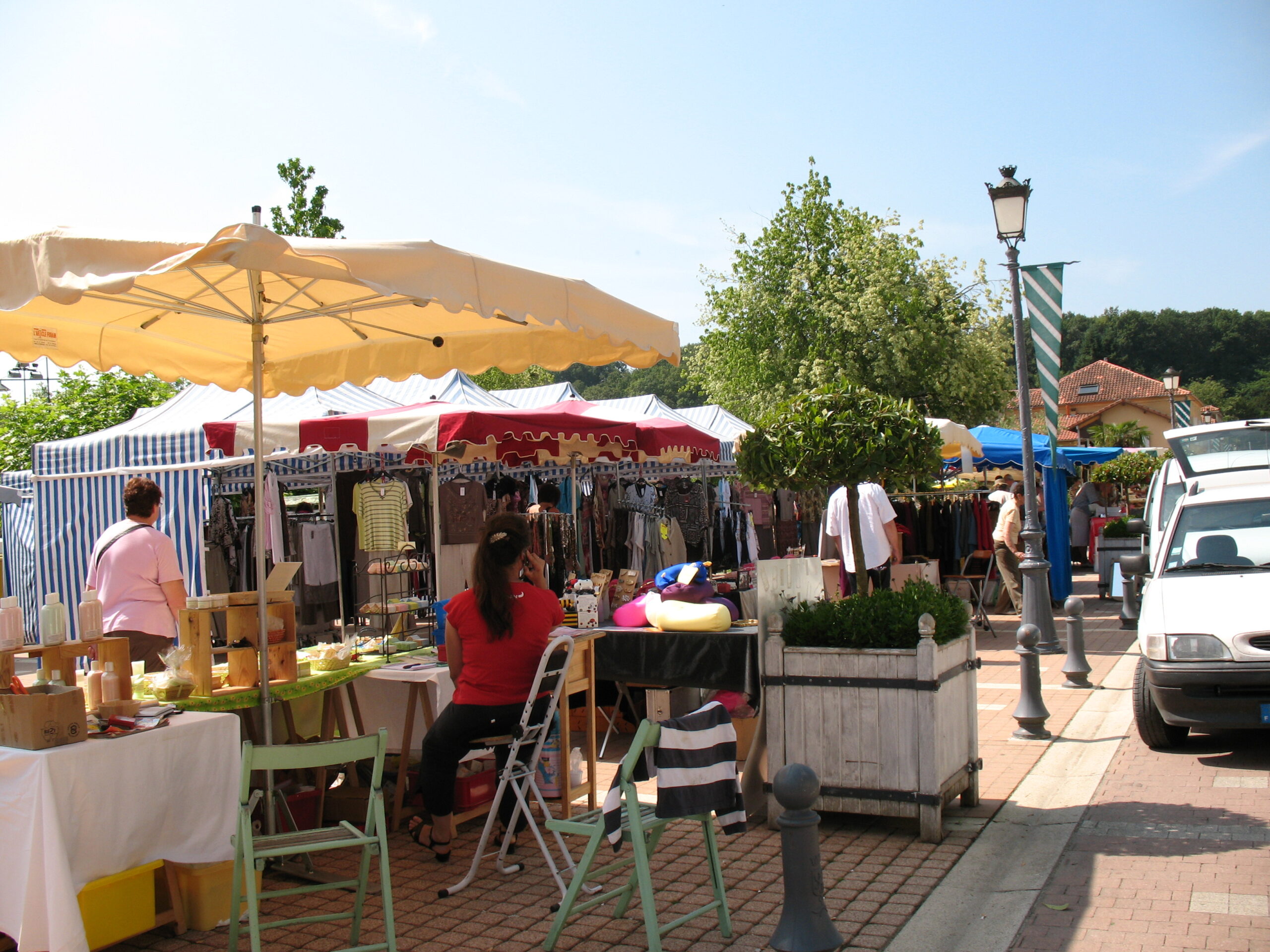 Marché hebdomadaire du mercredi Place gaston larrieu Eugénie-les-Bains 2027-06-30